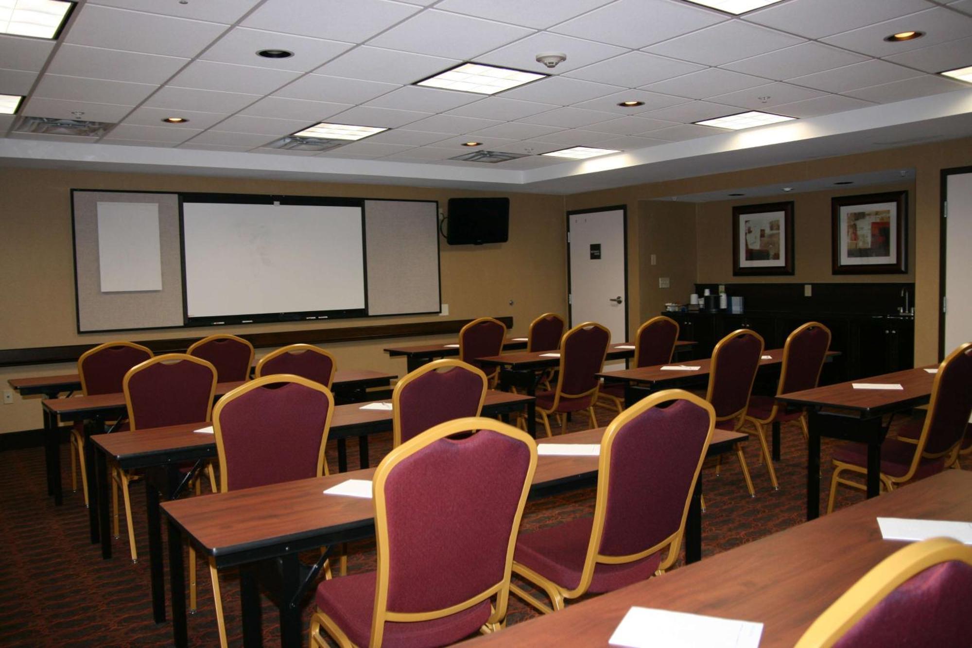 Hampton Inn And Suites Peru Exterior foto