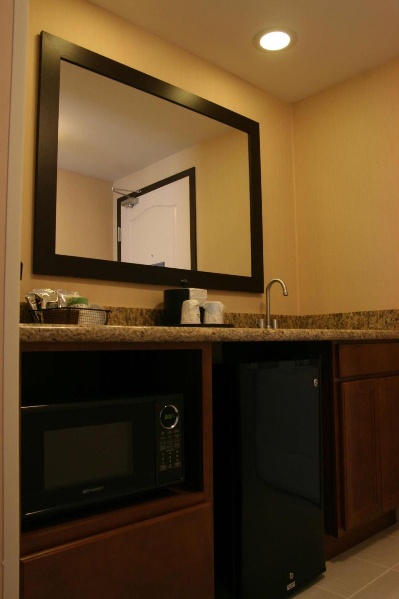 Hampton Inn And Suites Peru Exterior foto