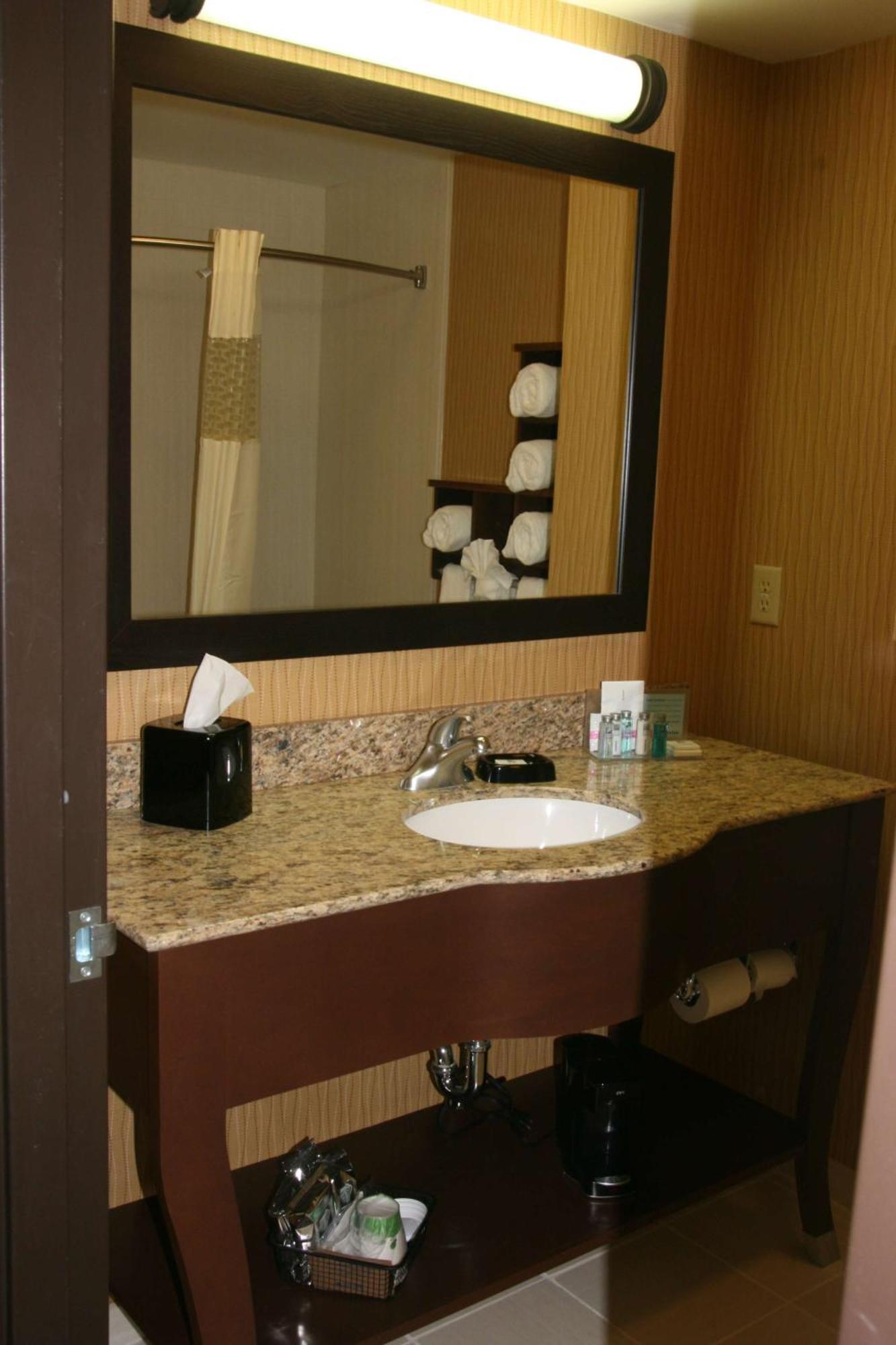Hampton Inn And Suites Peru Exterior foto
