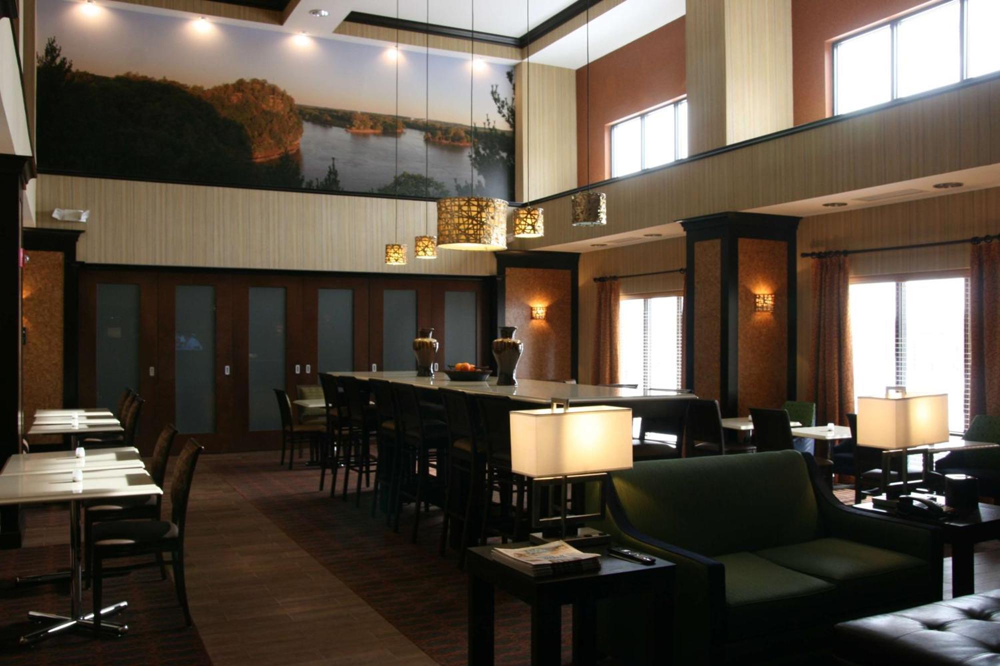 Hampton Inn And Suites Peru Exterior foto